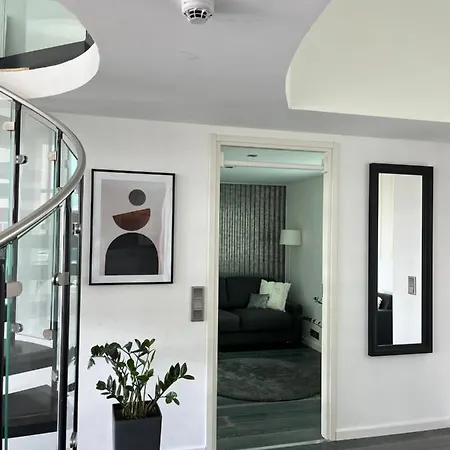 Upea Loftsuite, Jaervinaekymae, Wifi, Sauna & Apartment Tampere